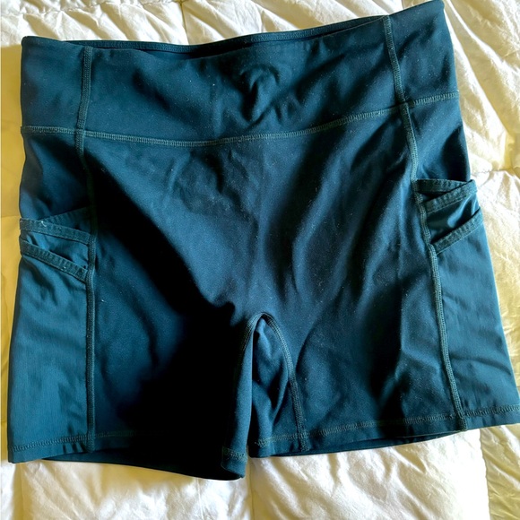 Fabletics motion 365 bike short with pockets. - Picture 2 of 5